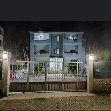 Vila Leo Aparthotel Golem  Exteriör bild