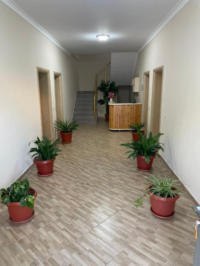 Vila Leo Aparthotel Golem  Exteriör bild