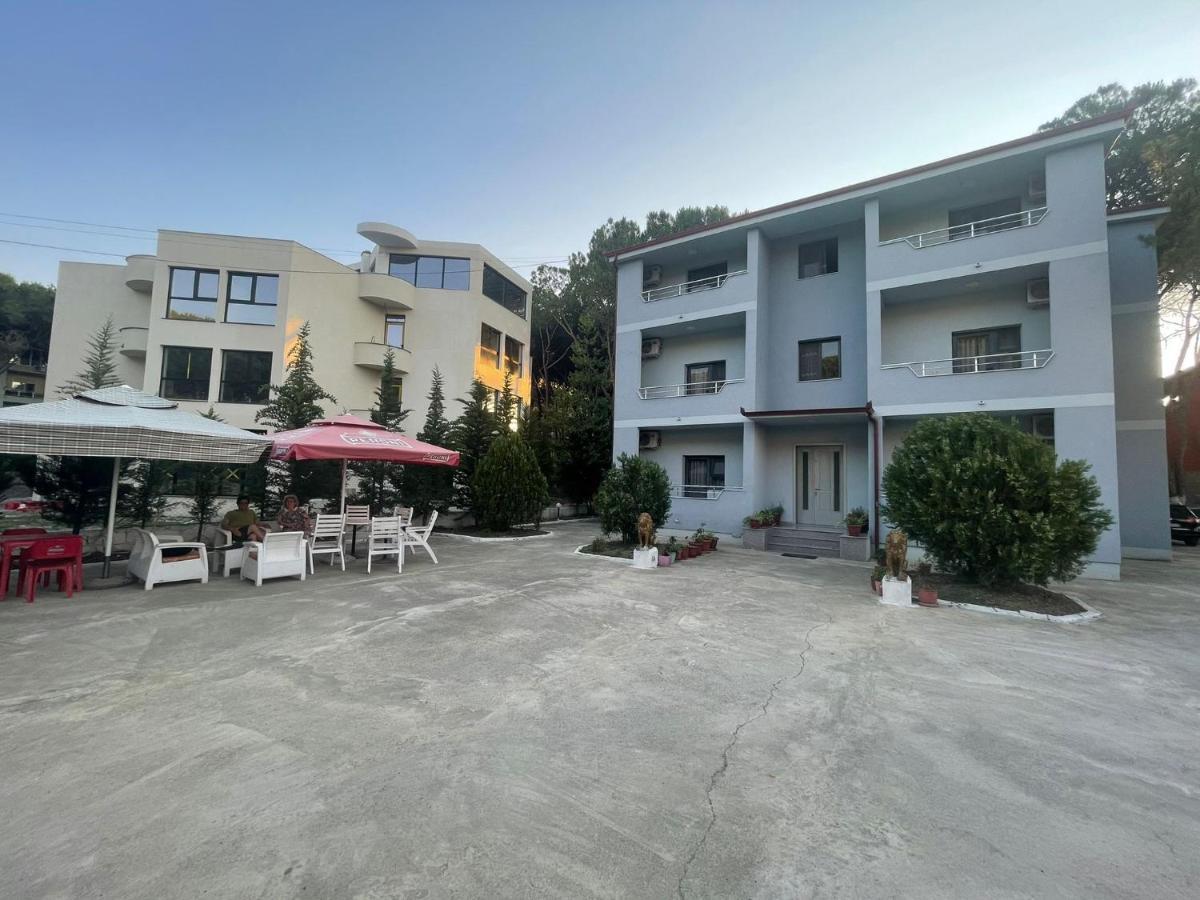 Vila Leo Aparthotel Golem  Exteriör bild
