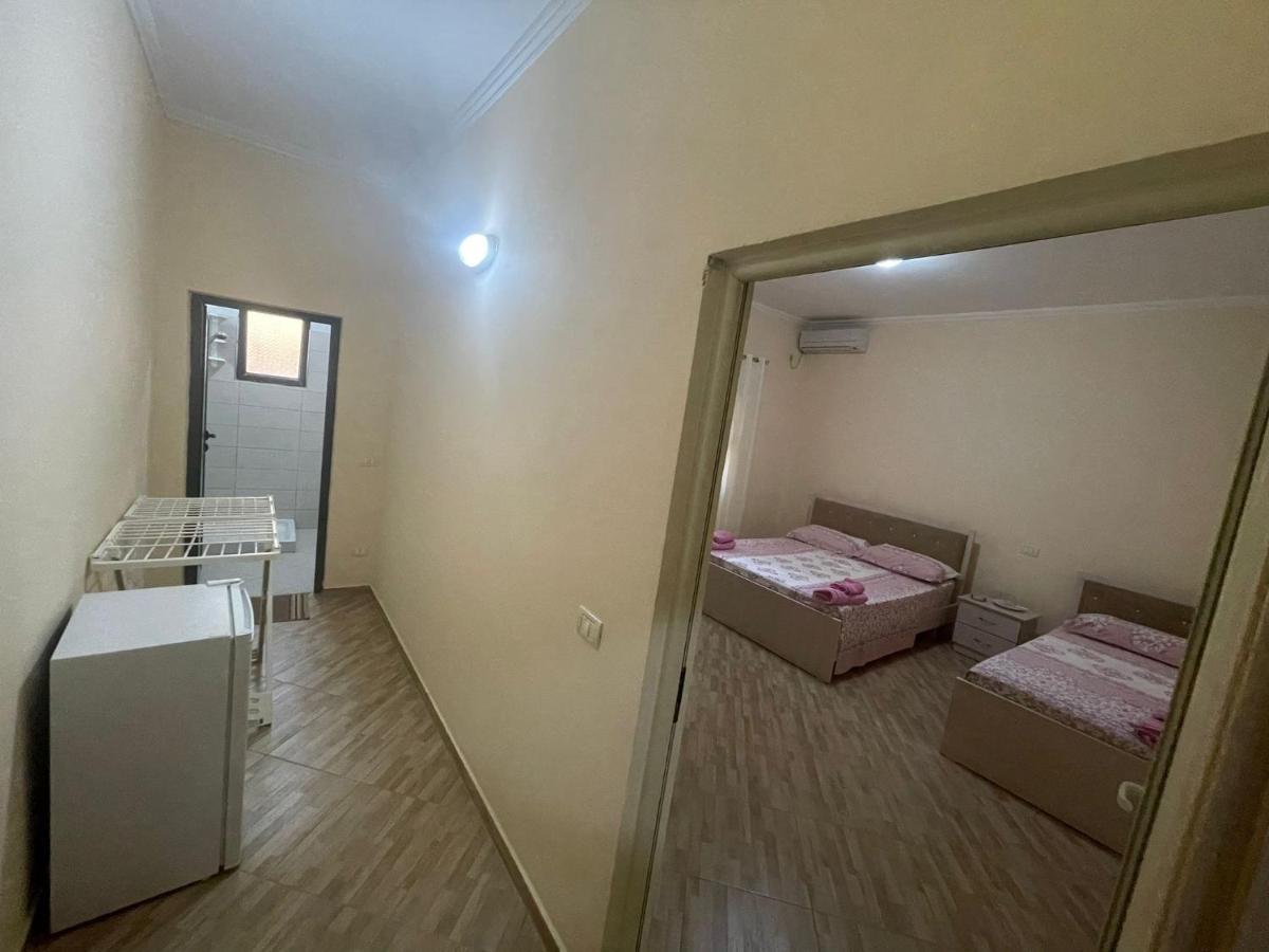 Vila Leo Aparthotel Golem  Exteriör bild
